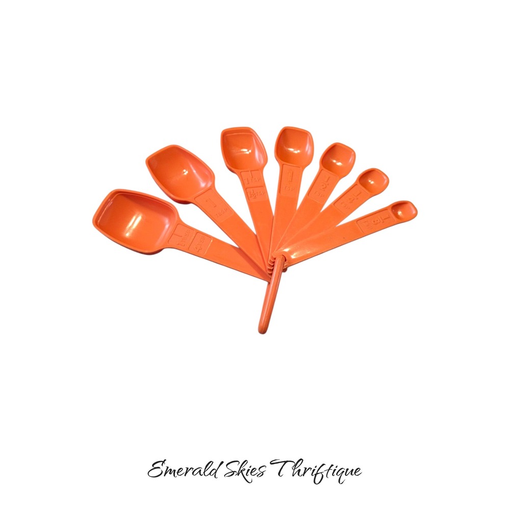Vintage Tupperware measuring spoons with rings 8 piece orange free shipping